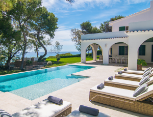 outdoor swimming pool