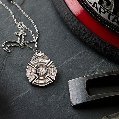 neckless with a pendent