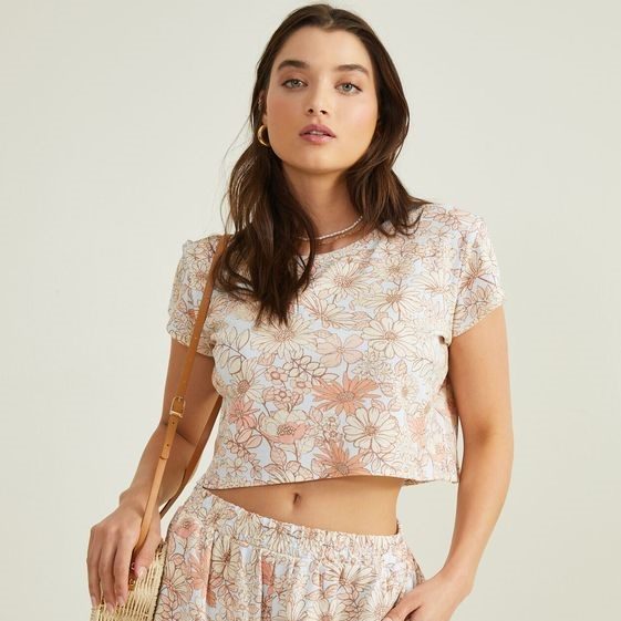 A woman posing her nice floral summer motif outfit